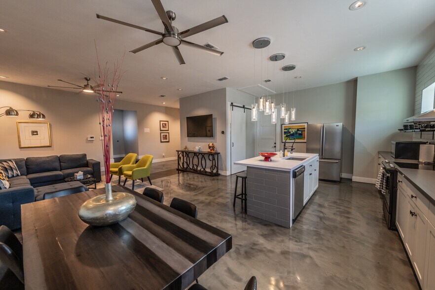 More Photos Of 630 S Walters, San Antonio Freestanding For Sale