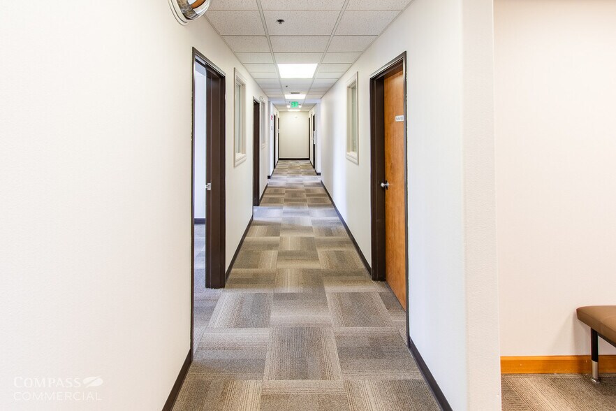 More Photos Of 300 SE Reed Market Rd, Bend Office For Lease