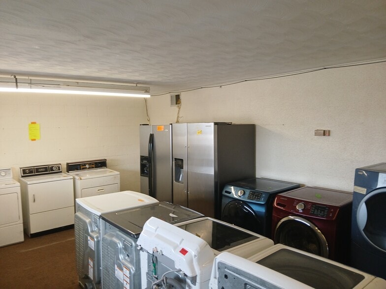 More Photos Of 1718 Creighton Ave SE, Decatur Flex For Sale