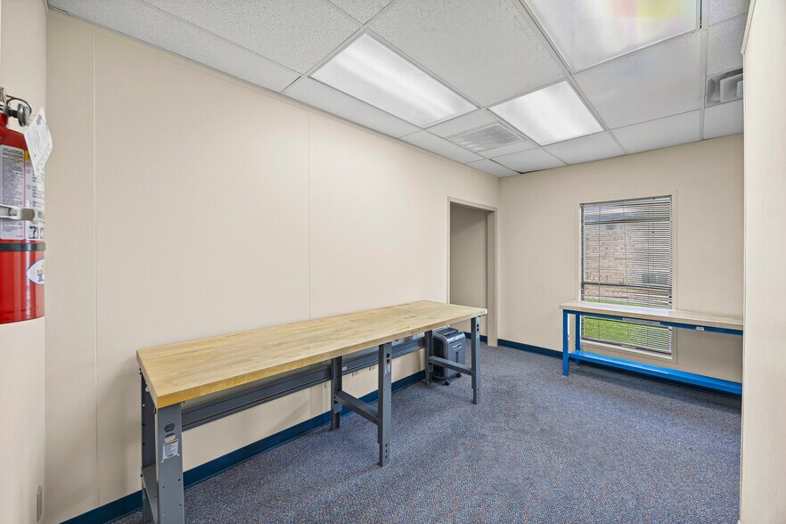 More Photos Of 105 Commercial Cir, Conroe Medical For Sale