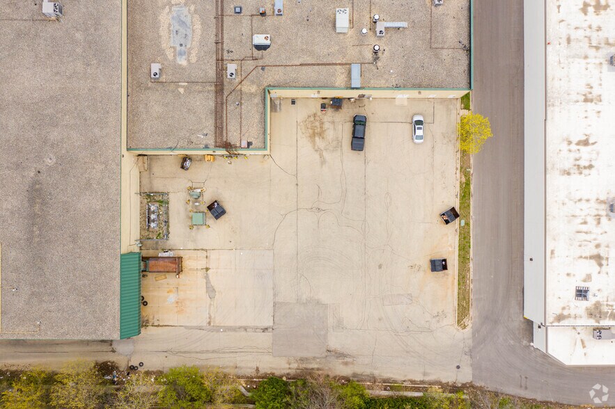 More Photos Of 620-642 S Whitney Way, Madison Freestanding For Lease