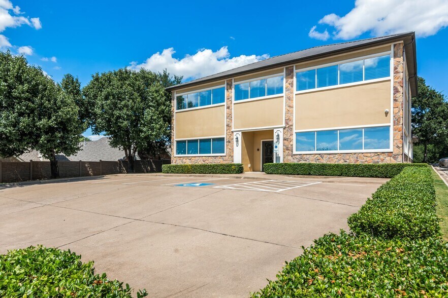 More Photos Of 1812 Cindy Ln, Bedford Office For Sale