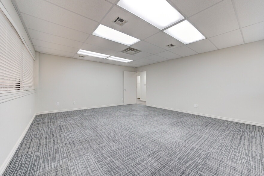 More Photos Of 2401 Tee Cir, Norman Office For Lease