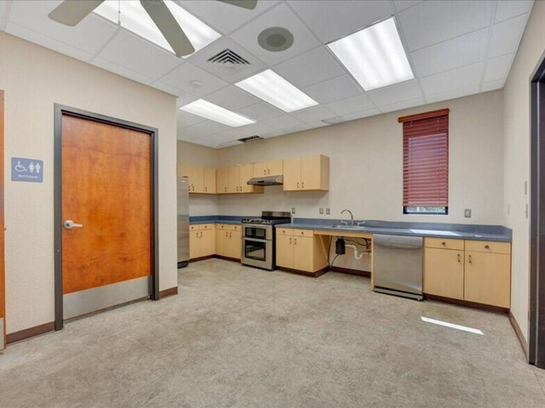 More Photos Of 1225 N Mound St, Nacogdoches Skilled Nursing Facility For Lease