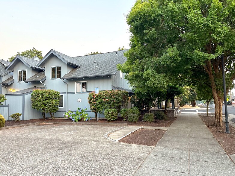 More Photos Of 939 Elm St SW, Albany Office For Sale