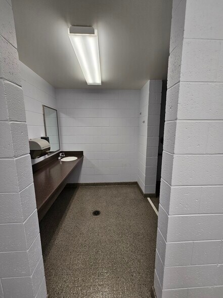 More Photos Of 3933 Monitor Rd, Bay City Office For Sale