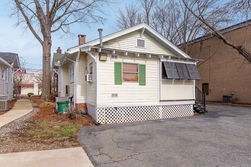More Photos Of 104 State St, Greensboro Freestanding For Sale