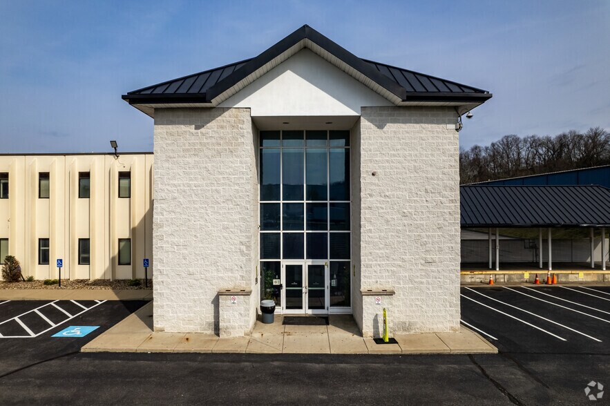 More Photos Of 2250 Roswell Dr, Pittsburgh Distribution For Lease