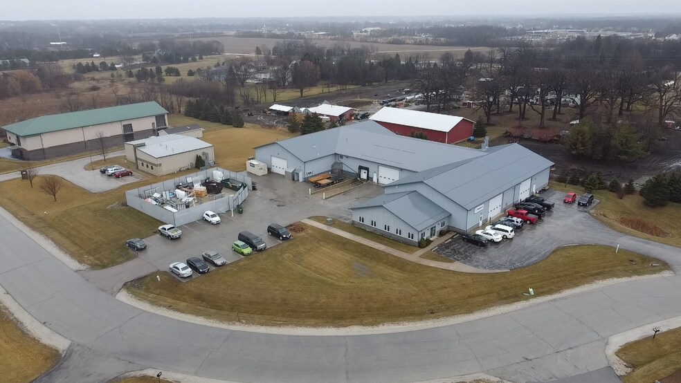 More Photos Of 8635 Hollander Dr, Franksville Manufacturing For Lease