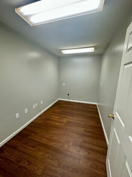 More Photos Of 315 Transport Dr, Cookeville Warehouse For Lease