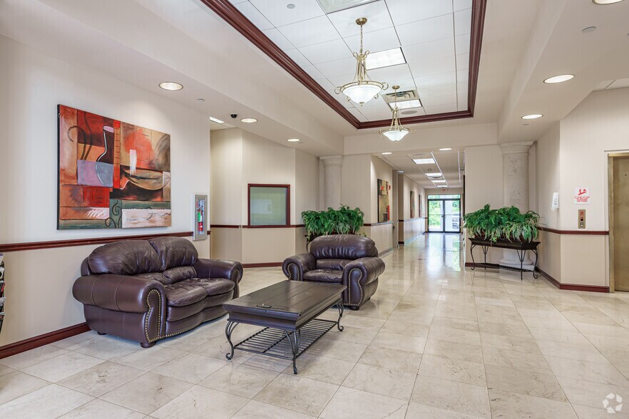 More Photos Of 850 NW Federal Hwy, Stuart Office For Lease