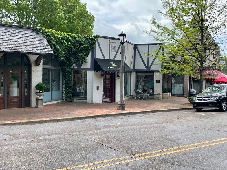 More Photos Of 1903 Cahaba Rd, Mountain Brook Storefront For Lease