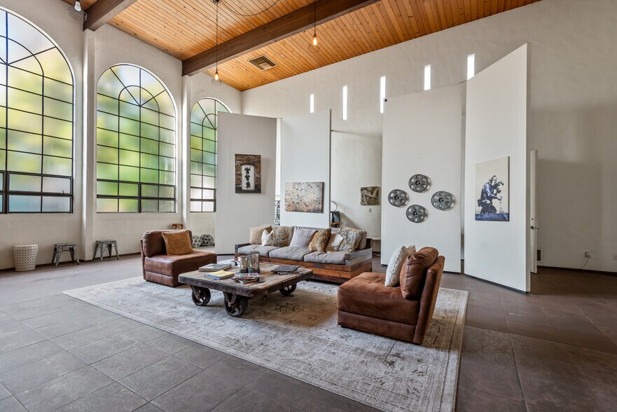 More Photos Of 1108 Tamarind Ave, Los Angeles Loft Creative Space For Lease