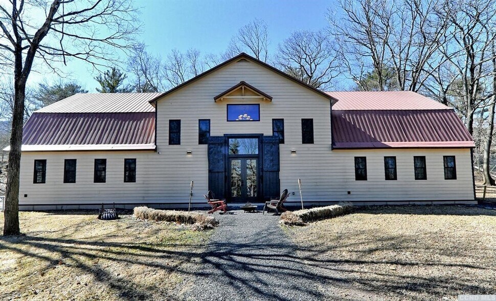 Primary Photo Of 400 Game Farm Rd, Catskill Hospitality For Sale