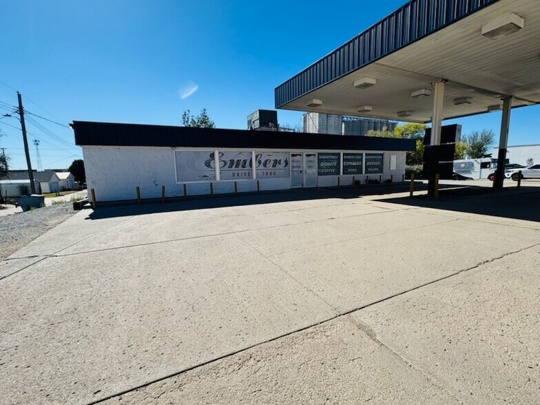 More Photos Of 506 E B St, McCook General Retail For Sale