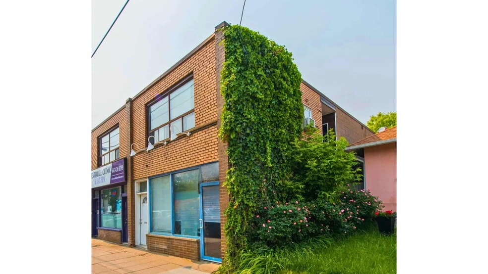 More Photos Of 3094-3100 Lake Shore Blvd W, Toronto Storefront Retail Residential For Lease