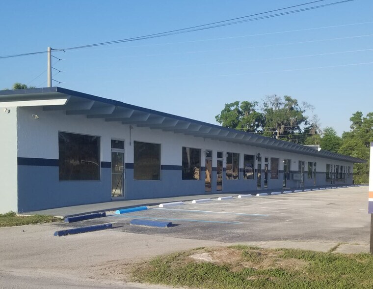 Primary Photo Of 20491 The Granada, Dunnellon General Retail For Lease