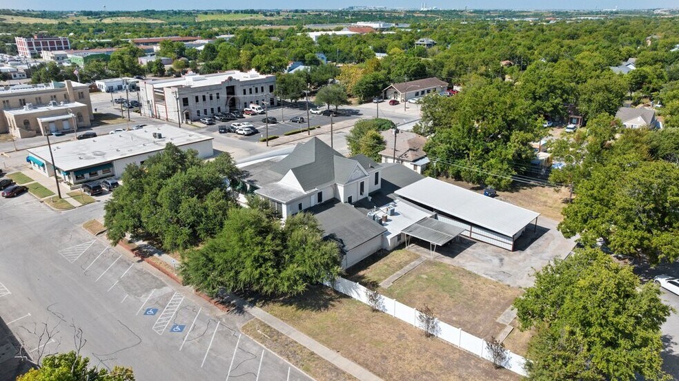 More Photos Of 503 Talbot St, Taylor Funeral Home For Sale