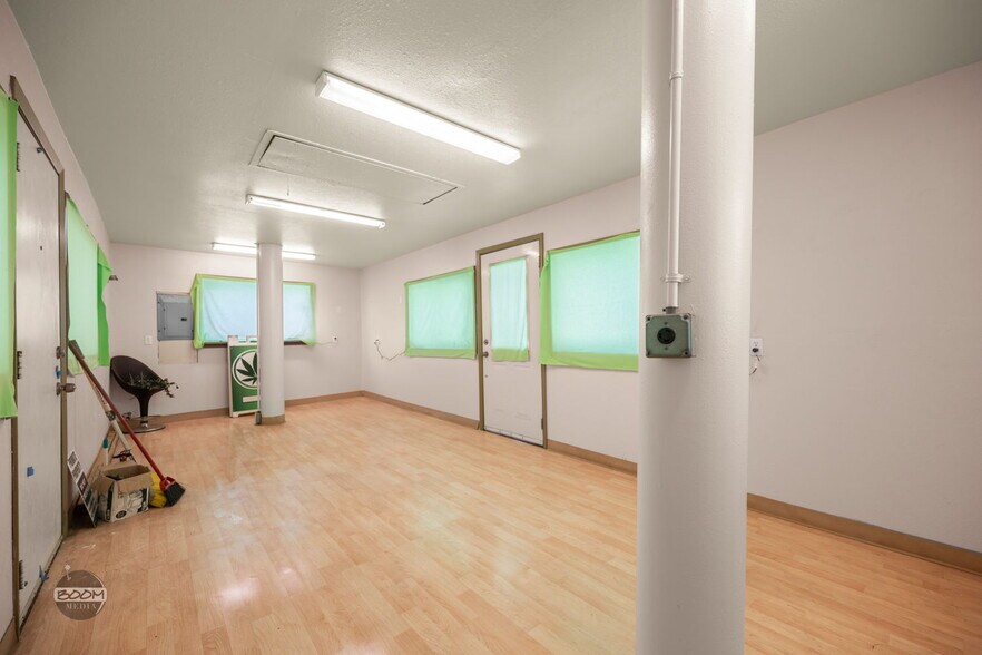 More Photos Of 5320 W Parks Hwy, Wasilla General Retail For Sale