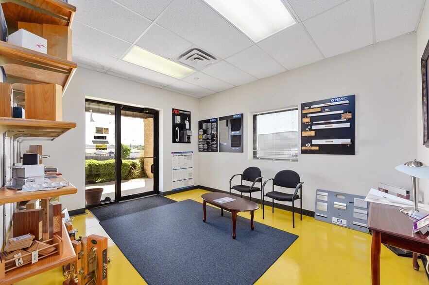 More Photos Of 165 Tecon Cv, Buda Warehouse For Lease