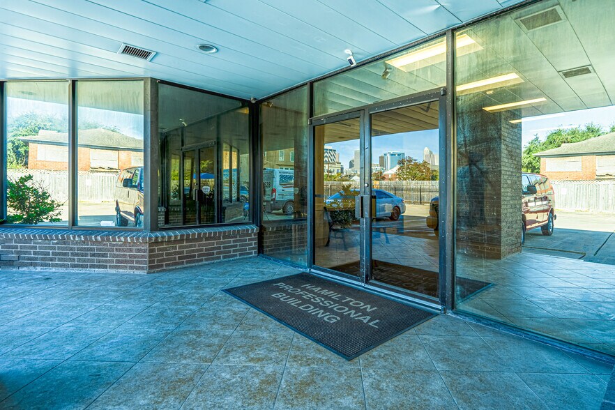 Primary Photo Of 2424 Hamilton St, Houston Medical For Lease