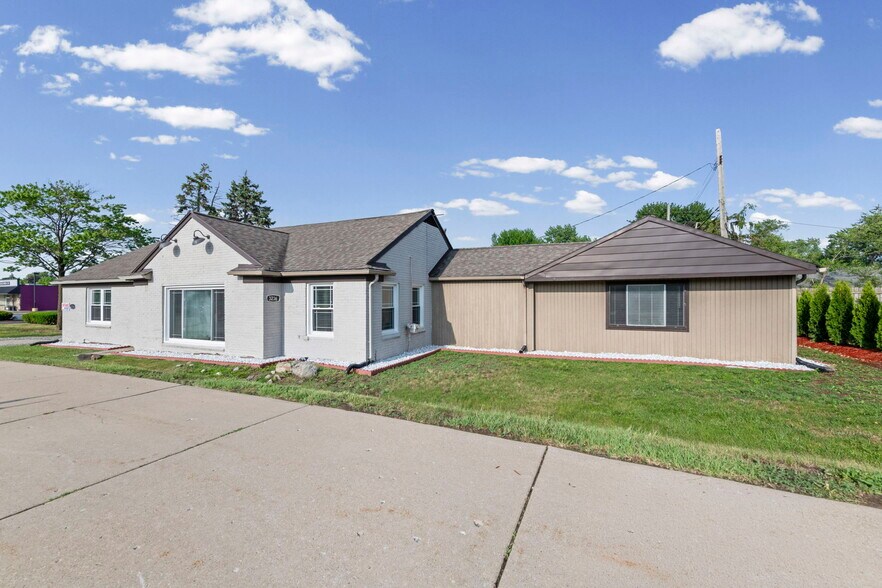 More Photos Of 3236 Rochester Rd, Troy Freestanding For Lease