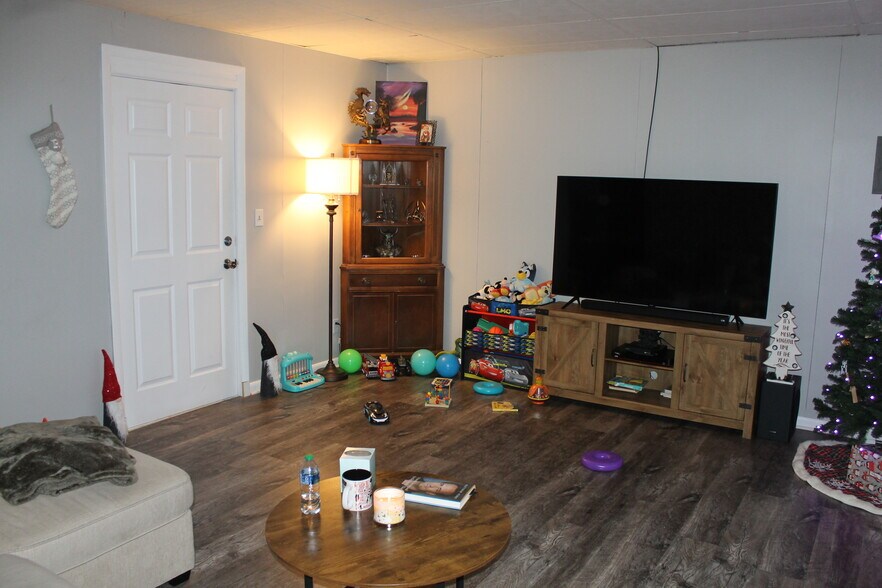 More Photos Of 100 Railroad, Leland Apartments For Sale