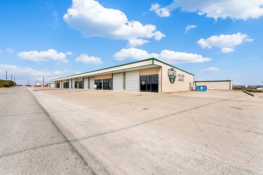 More Photos Of 125 M and M Ranch Rd, Granbury Warehouse For Lease