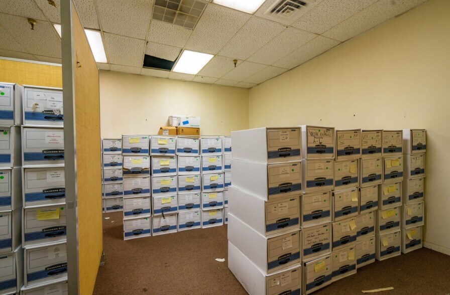 More Photos Of 621 Dana St NE, Warren Manufacturing For Lease