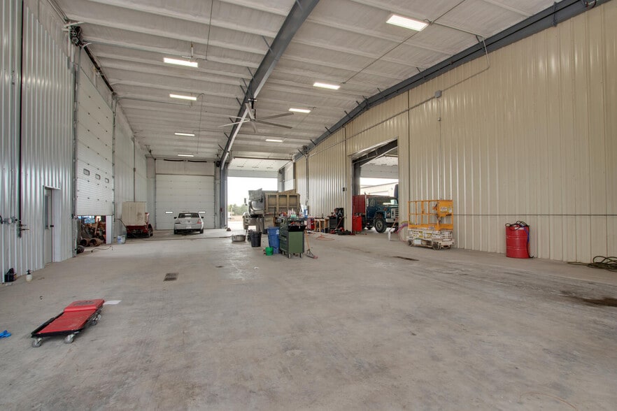 More Photos Of 25137 Outer Road 27, Wayland Auto Repair For Lease