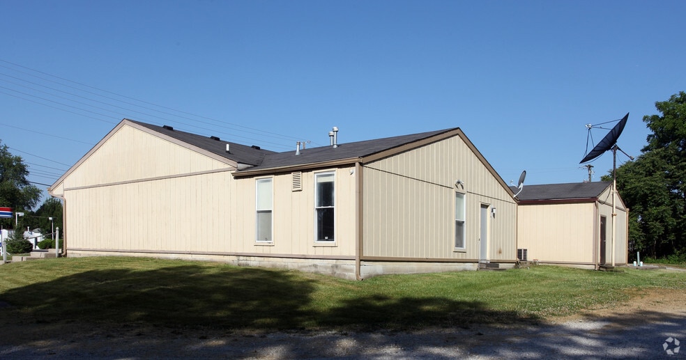 More Photos Of 8758 Crawfordsville Rd, Indianapolis Freestanding For Sale