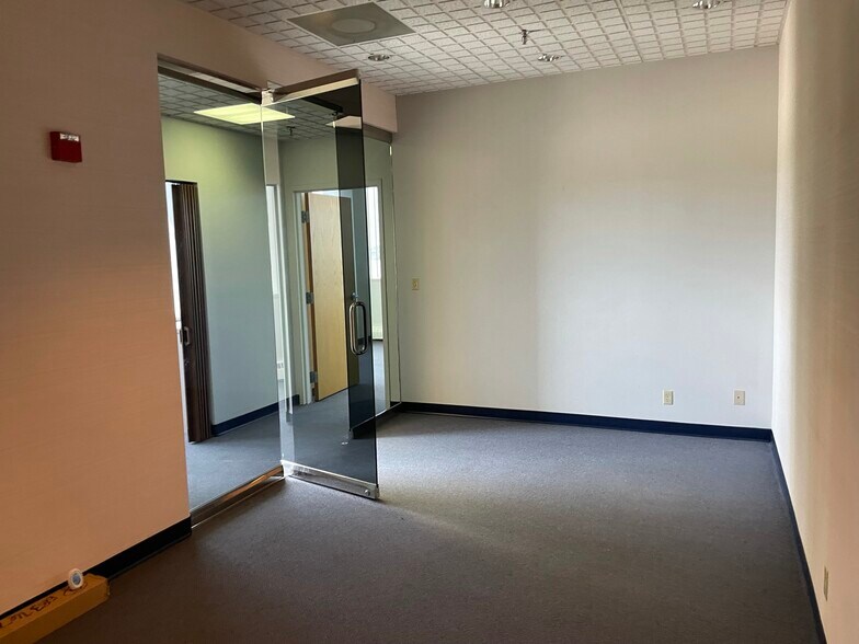 More Photos Of 4050-4100 Healthway Dr, Aurora Medical For Lease