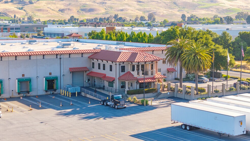 More Photos Of 645 Devlin Rd, Napa Warehouse For Lease