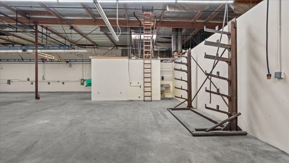 More Photos Of 9262 Bally Ct, Rancho Cucamonga Warehouse For Lease