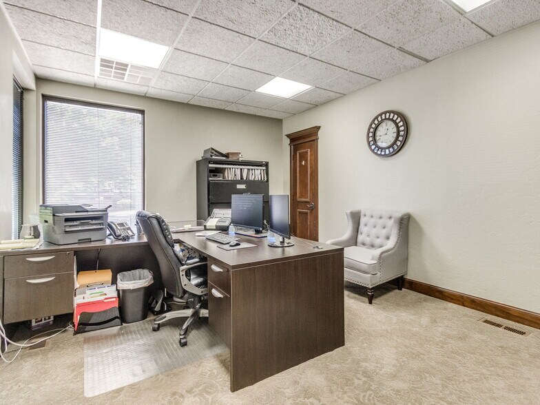 More Photos Of 2425 Wilcox Dr, Norman Office For Sale