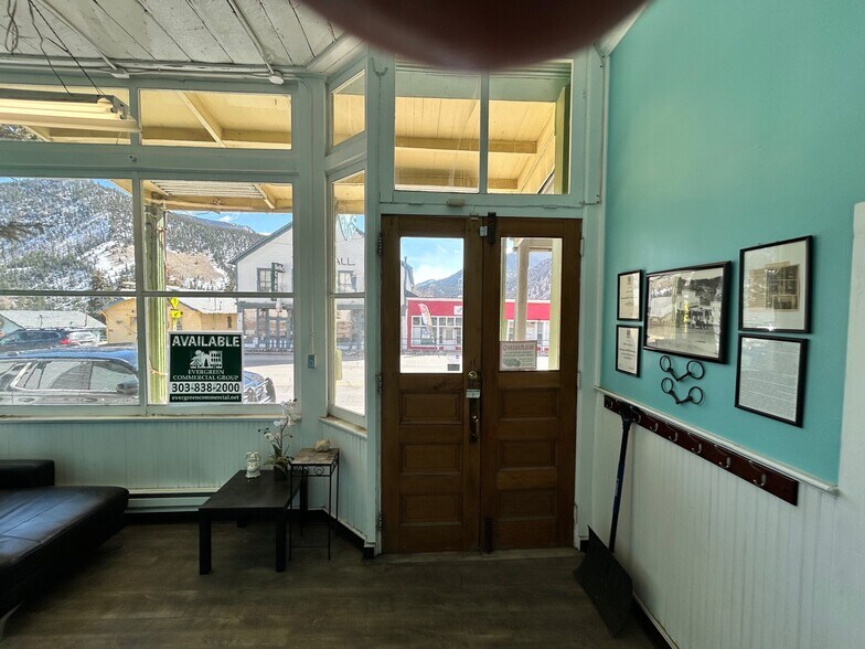 More Photos Of 13 E Park Ave, Empire General Retail For Lease