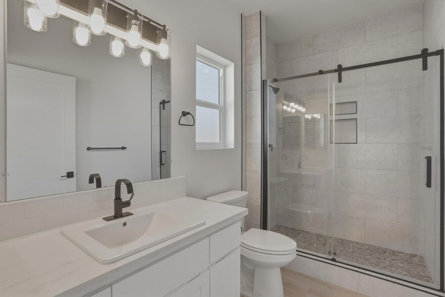 More Photos Of 1646 Clinton St, Delano Multifamily For Sale