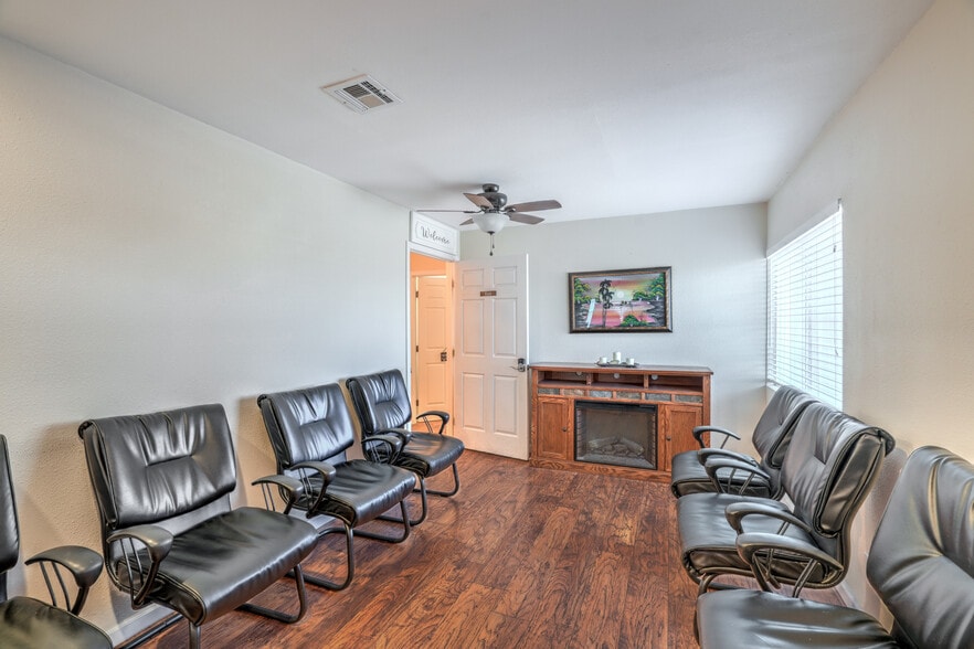 More Photos Of 211 W Atlantic Ave, Henderson Office For Sale
