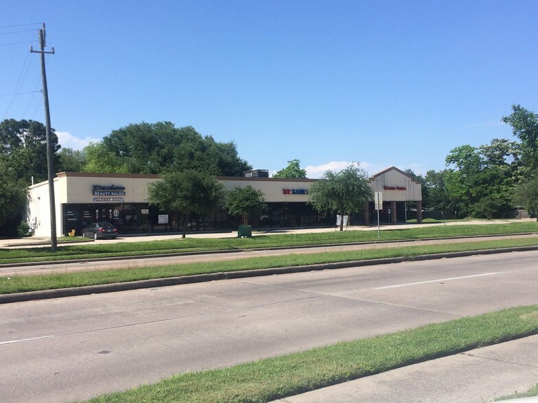 More Photos Of 1398 W Gulf Bank, Houston Storefront For Lease