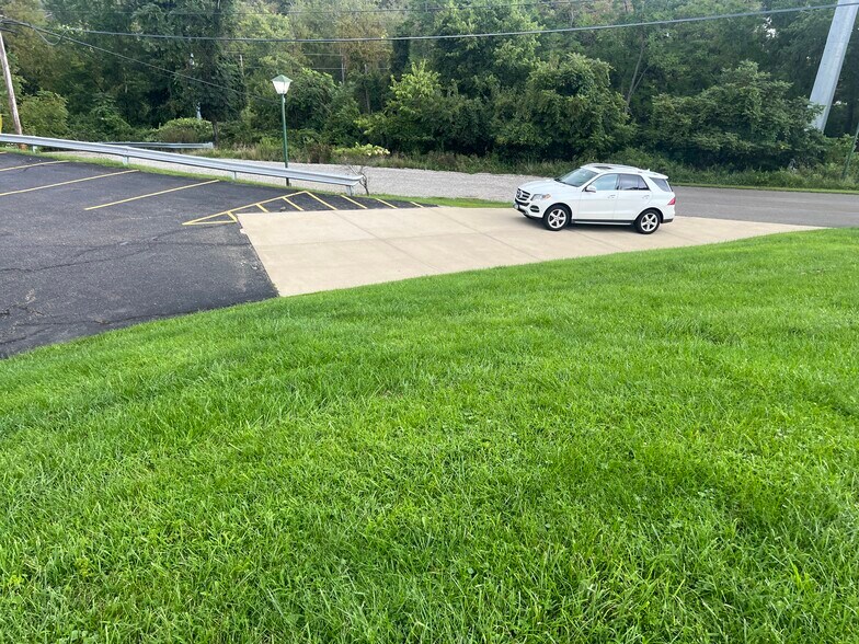 More Photos Of 1 Halloran Park Ln, Saint Clairsville Office For Sale
