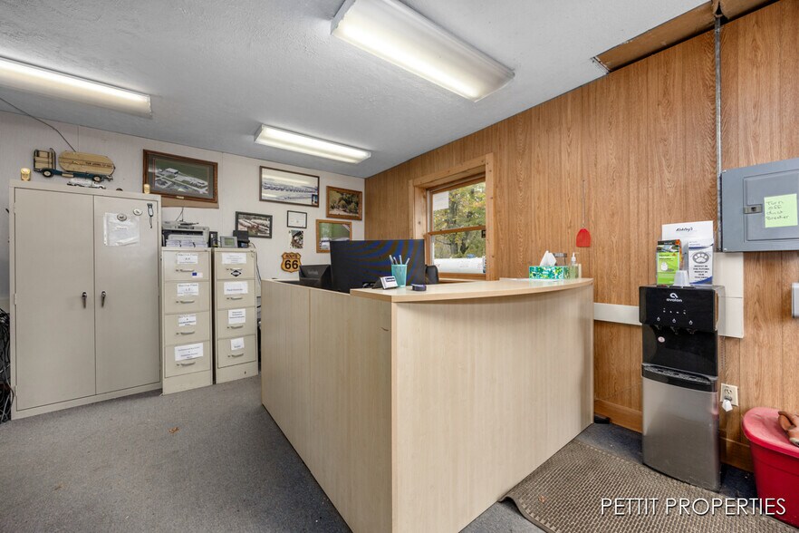 More Photos Of 3805 S Ravenna Rd, Ravenna Office For Sale