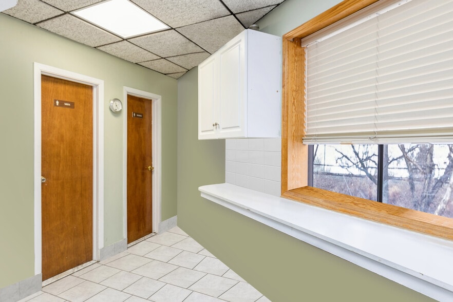 More Photos Of 138-27 247th St, Rosedale Showroom For Sale