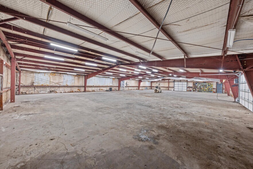 More Photos Of 200 N Lacy Dr, Waco Warehouse For Lease