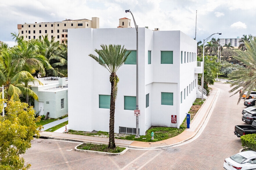 More Photos Of 201 N Ocean Dr, Hollywood Storefront Retail Office For Sale