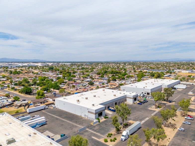 More Photos Of 402 N 37th Dr, Phoenix Warehouse For Lease