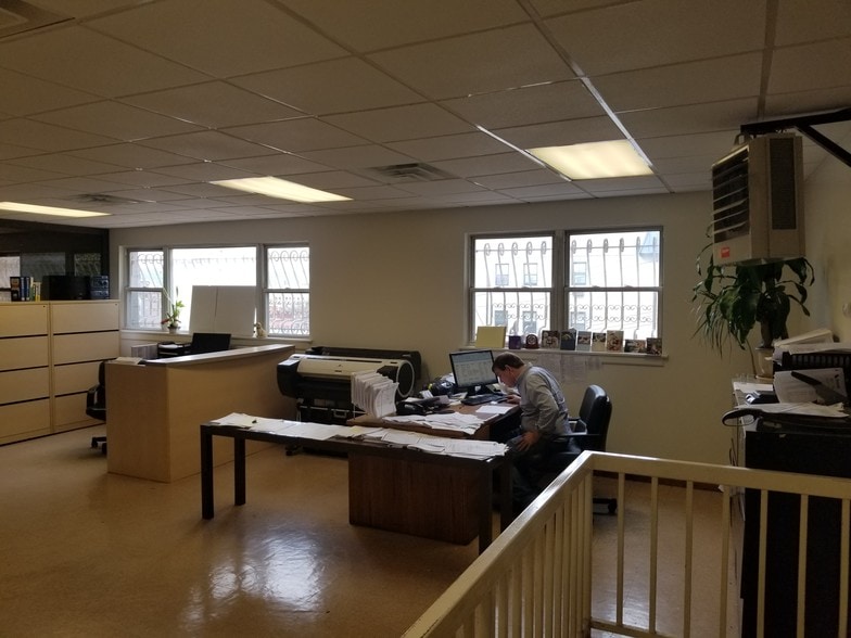 More Photos Of 229 S Waverly St, Yonkers Manufacturing For Sale