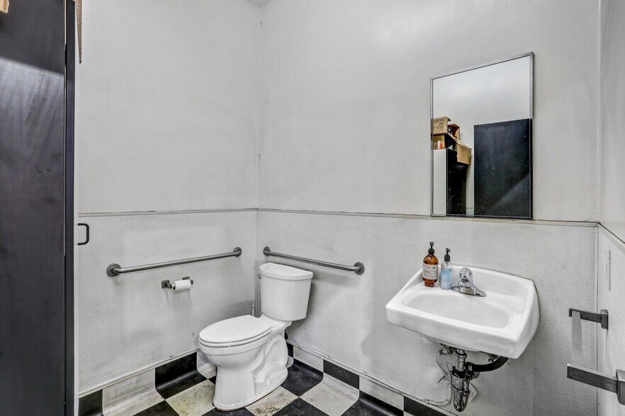 More Photos Of 19821 Valley Blvd, Walnut Auto Repair For Sale