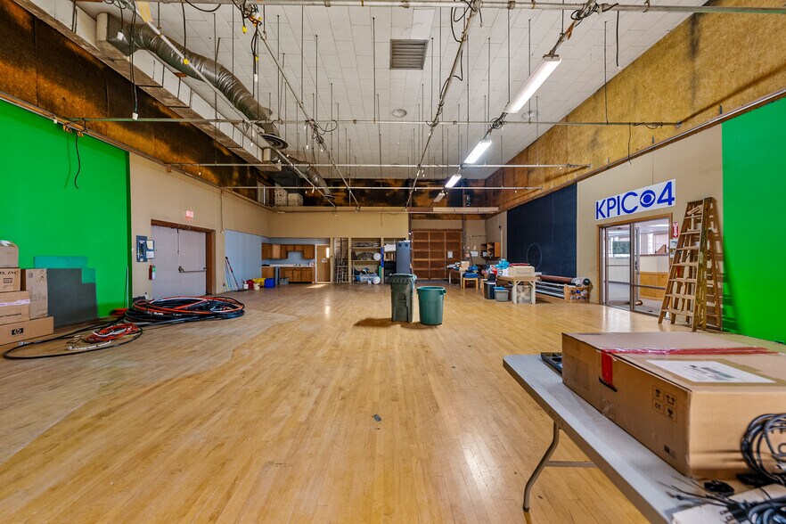 More Photos Of 655 W Umpqua St, Roseburg Radio TVTransmission Facilities For Sale