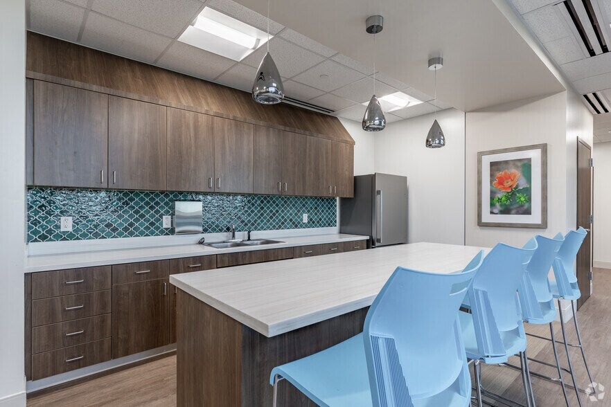 More Photos Of 540 Madison Oak Dr, San Antonio Medical For Lease