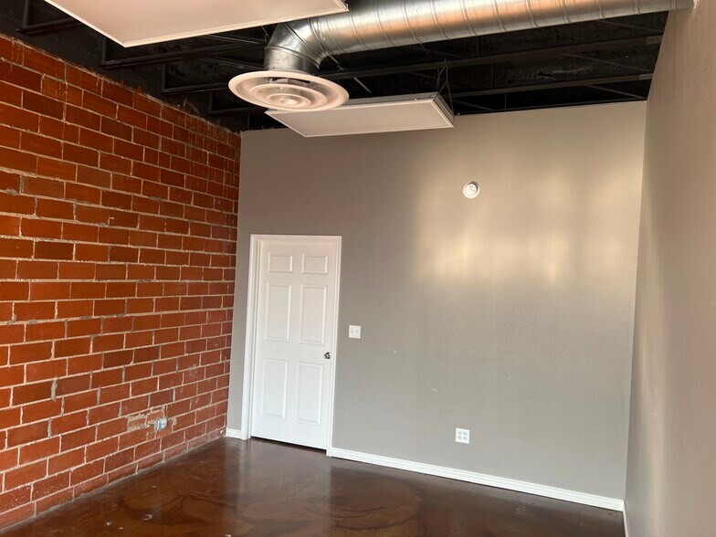 More Photos Of 415 E Avenue D, Killeen Office For Lease